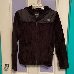 THE NORTH FACE black fluffy jacket with hood. Size medium. LIKE-NEW CONDITION
